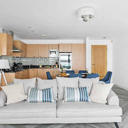 A7 Masts - Striking Beach Bolthole Apartment With Beautiful Sea Views Private Balcony & Parking ทอร์คิ ภายนอก รูปภาพ