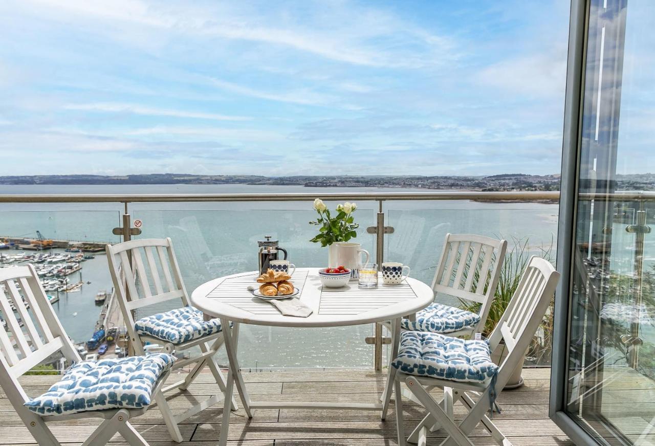 A7 Masts - Striking Beach Bolthole Apartment With Beautiful Sea Views Private Balcony & Parking ทอร์คิ ภายนอก รูปภาพ