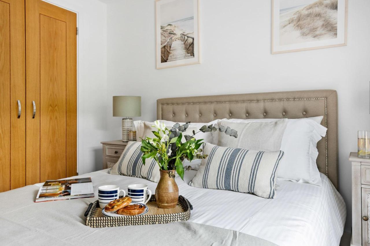 A7 Masts - Striking Beach Bolthole Apartment With Beautiful Sea Views Private Balcony & Parking ทอร์คิ ภายนอก รูปภาพ