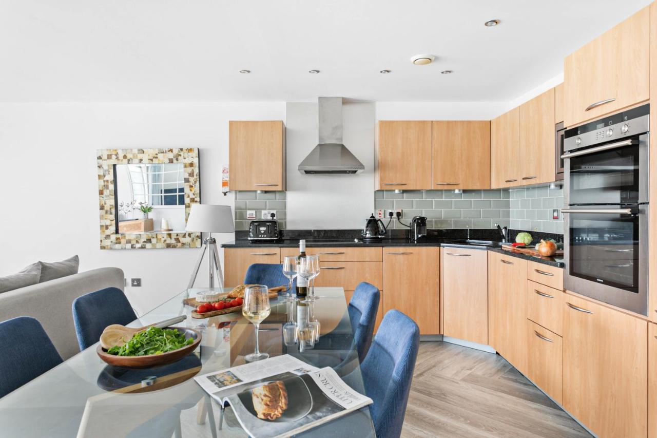 A7 Masts - Striking Beach Bolthole Apartment With Beautiful Sea Views Private Balcony & Parking ทอร์คิ ภายนอก รูปภาพ
