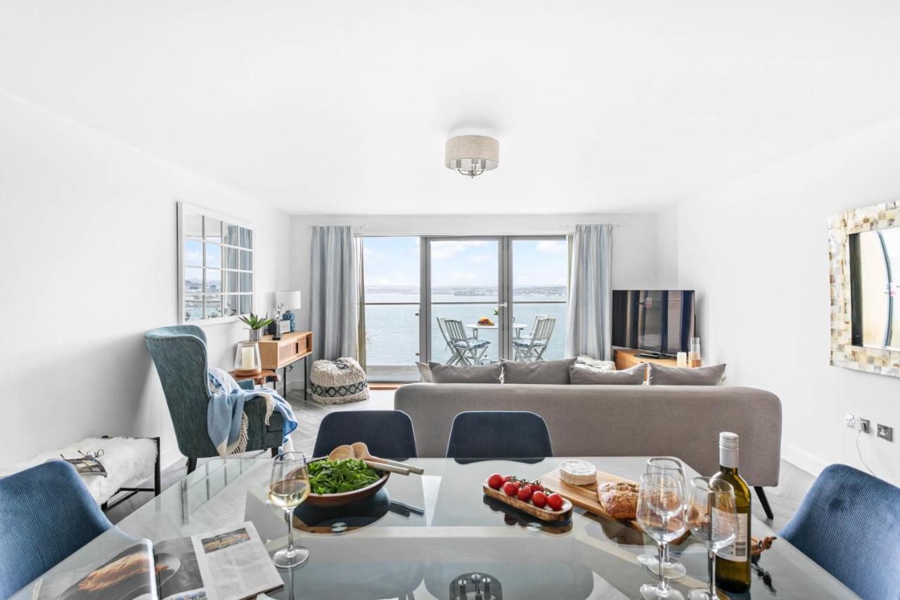 A7 Masts - Striking Beach Bolthole Apartment With Beautiful Sea Views Private Balcony & Parking ทอร์คิ ภายนอก รูปภาพ