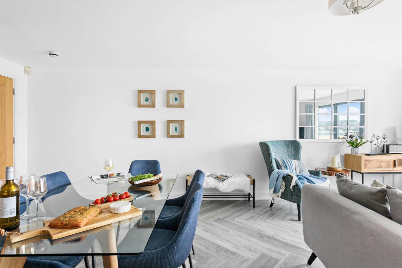 A7 Masts - Striking Beach Bolthole Apartment With Beautiful Sea Views Private Balcony & Parking ทอร์คิ ภายนอก รูปภาพ