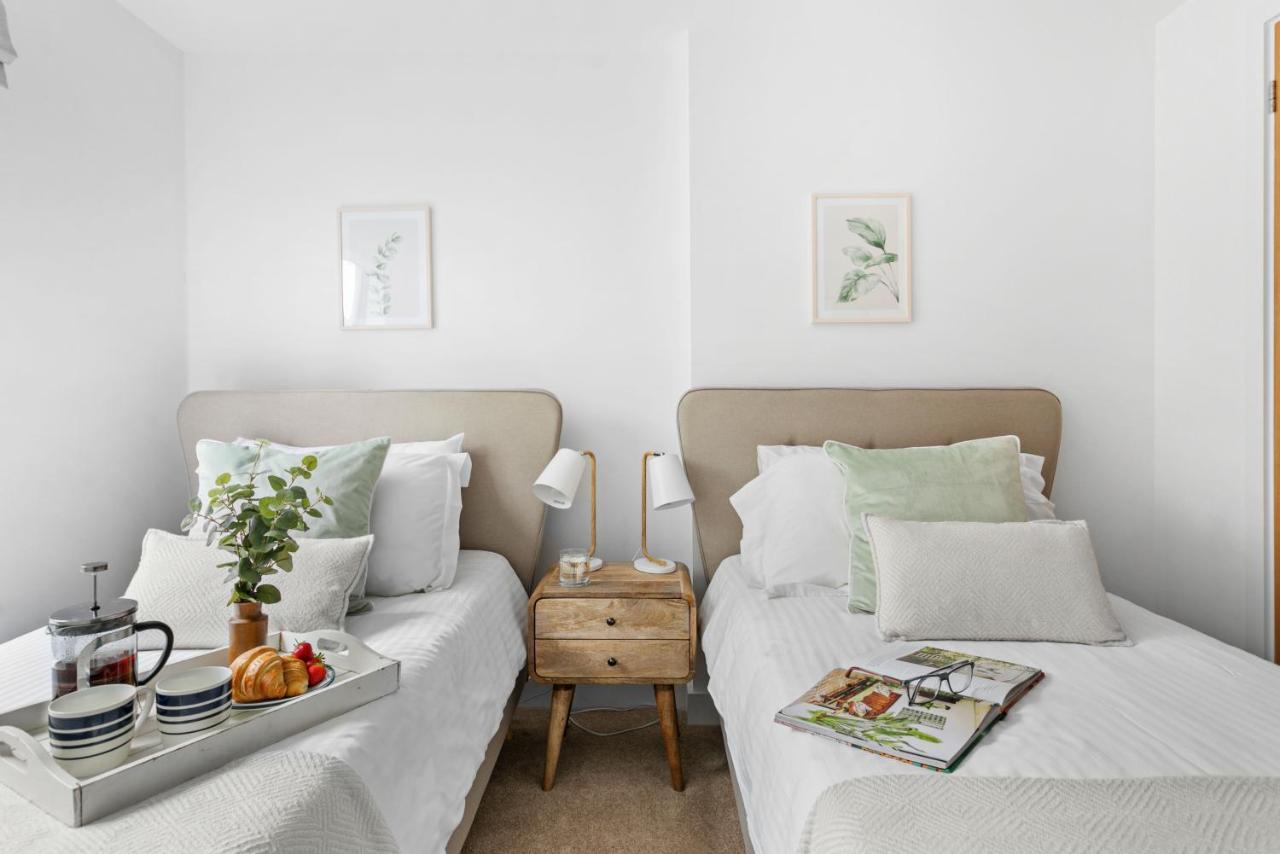 A7 Masts - Striking Beach Bolthole Apartment With Beautiful Sea Views Private Balcony & Parking ทอร์คิ ภายนอก รูปภาพ