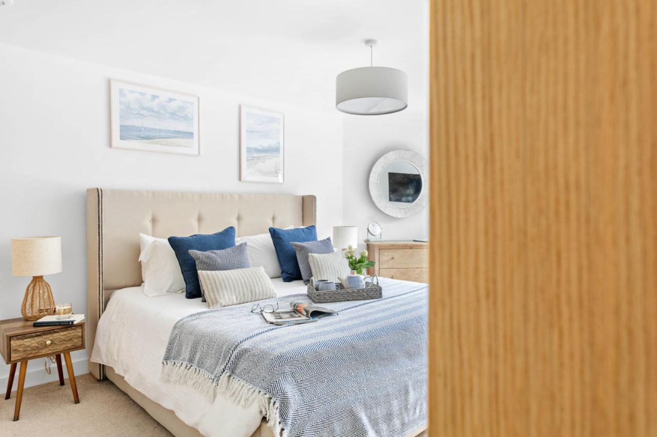 A7 Masts - Striking Beach Bolthole Apartment With Beautiful Sea Views Private Balcony & Parking ทอร์คิ ภายนอก รูปภาพ