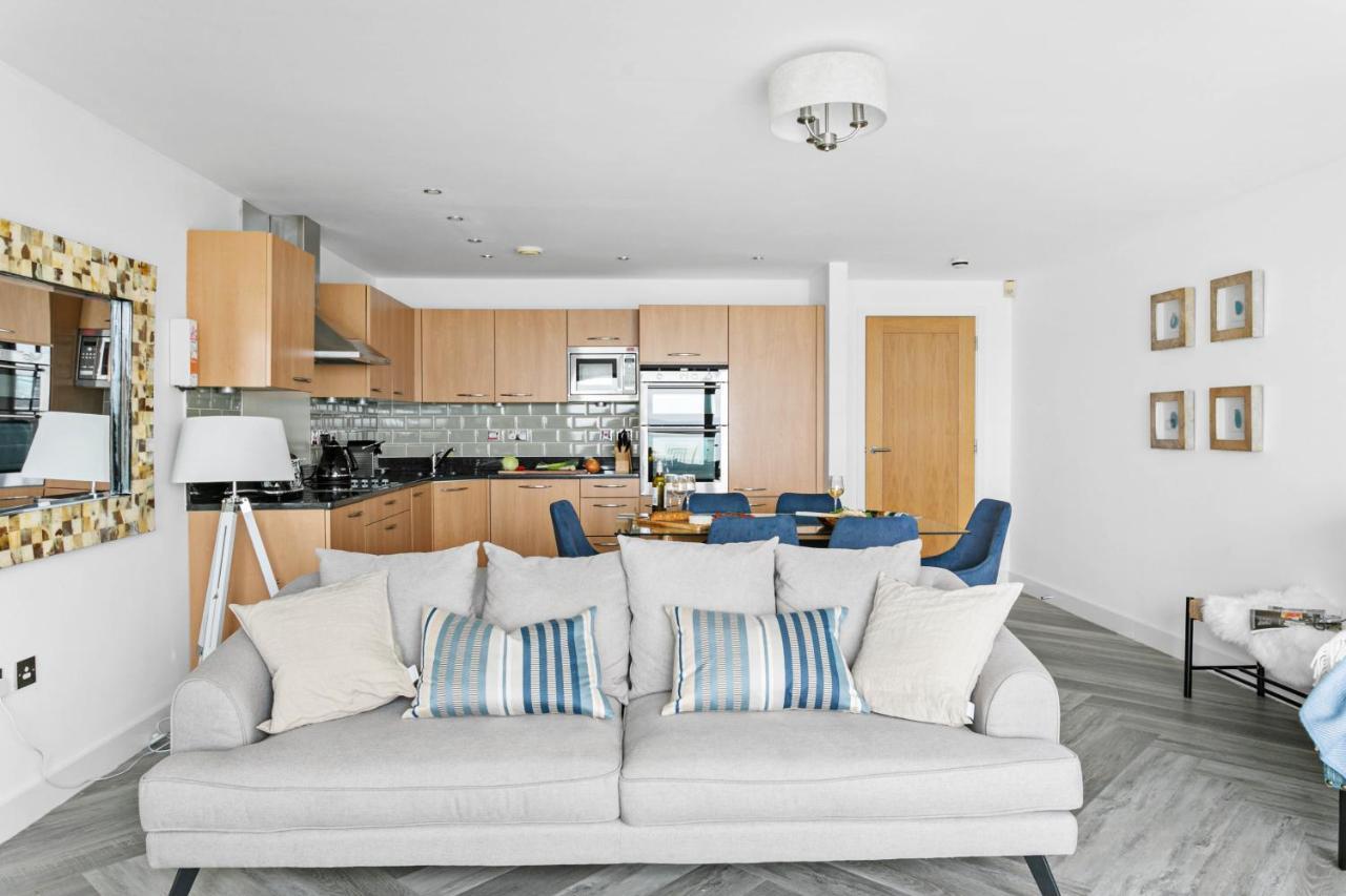 A7 Masts - Striking Beach Bolthole Apartment With Beautiful Sea Views Private Balcony & Parking ทอร์คิ ภายนอก รูปภาพ