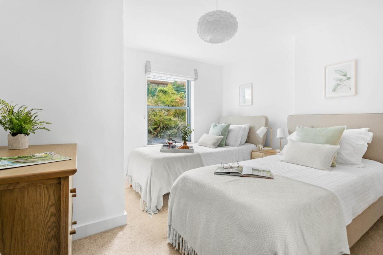 A7 Masts - Striking Beach Bolthole Apartment With Beautiful Sea Views Private Balcony & Parking ทอร์คิ ภายนอก รูปภาพ
