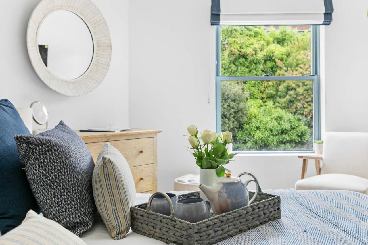 A7 Masts - Striking Beach Bolthole Apartment With Beautiful Sea Views Private Balcony & Parking ทอร์คิ ภายนอก รูปภาพ