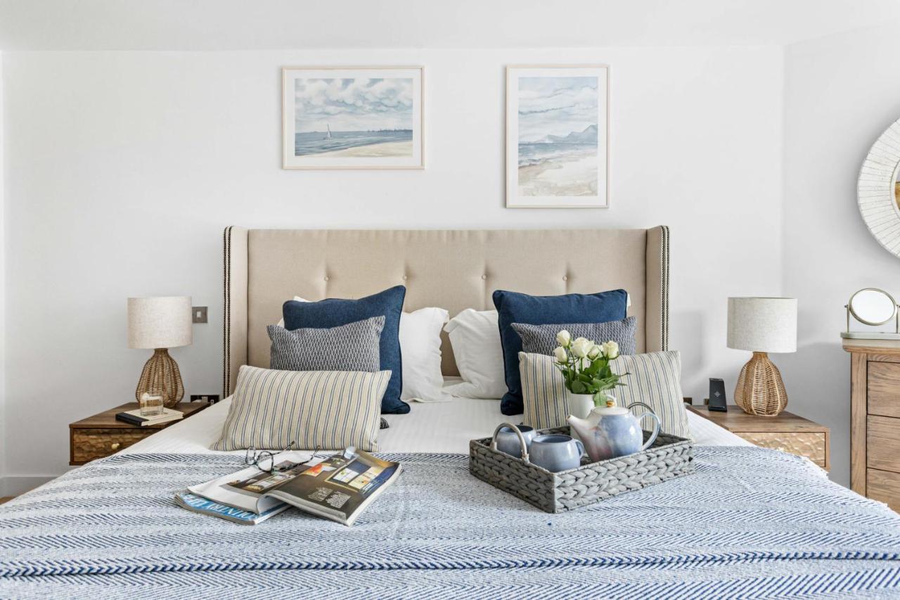 A7 Masts - Striking Beach Bolthole Apartment With Beautiful Sea Views Private Balcony & Parking ทอร์คิ ภายนอก รูปภาพ