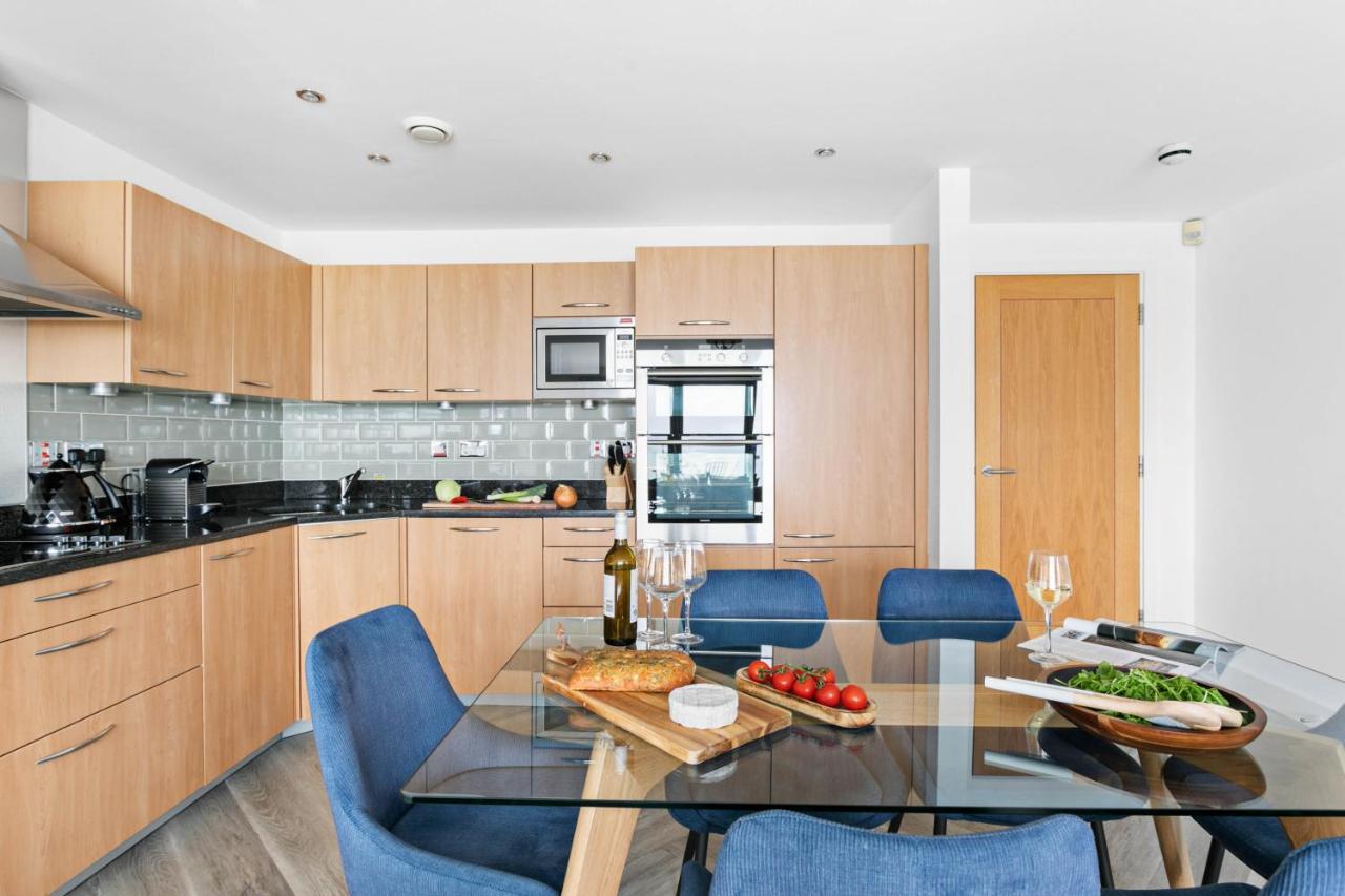 A7 Masts - Striking Beach Bolthole Apartment With Beautiful Sea Views Private Balcony & Parking ทอร์คิ ภายนอก รูปภาพ