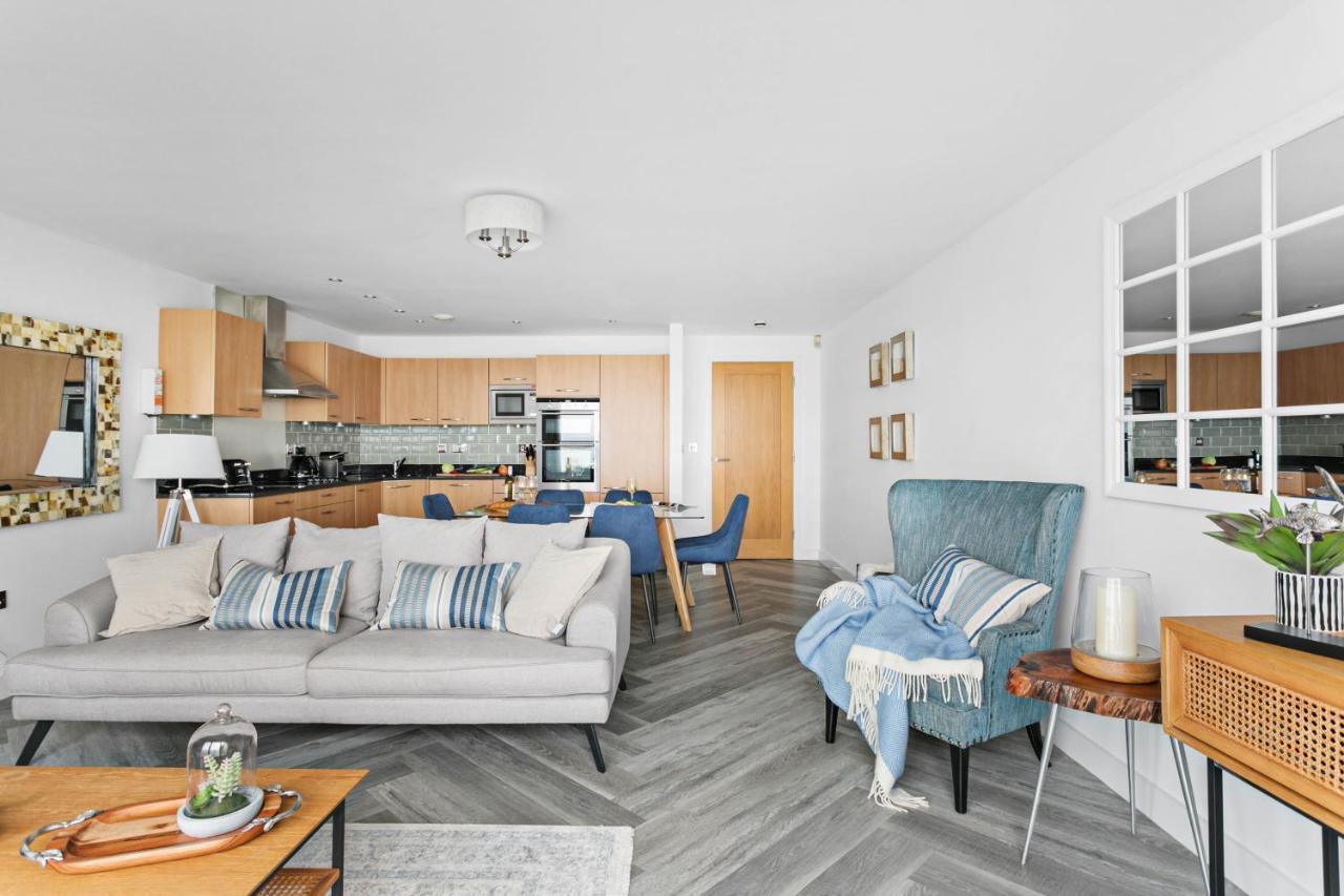 A7 Masts - Striking Beach Bolthole Apartment With Beautiful Sea Views Private Balcony & Parking ทอร์คิ ภายนอก รูปภาพ
