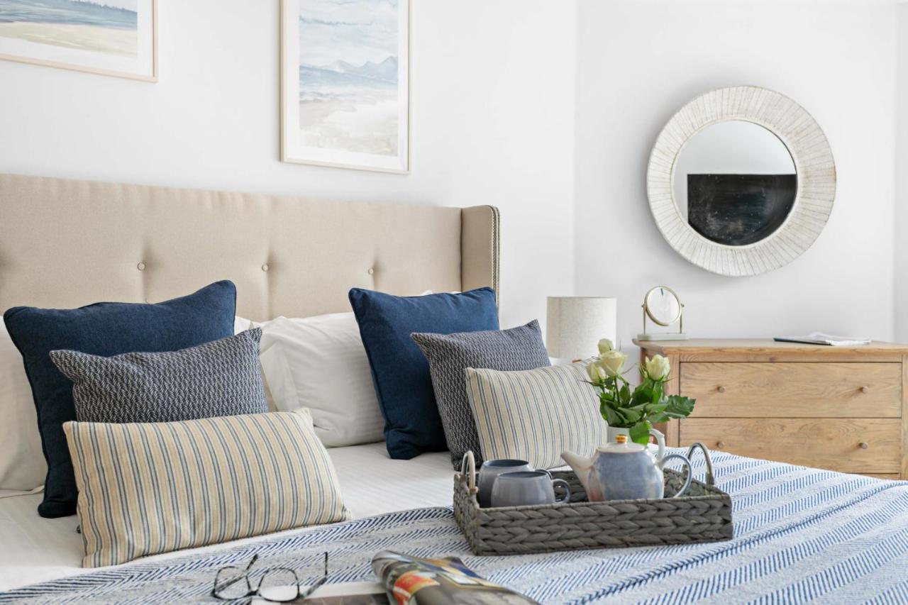 A7 Masts - Striking Beach Bolthole Apartment With Beautiful Sea Views Private Balcony & Parking ทอร์คิ ภายนอก รูปภาพ